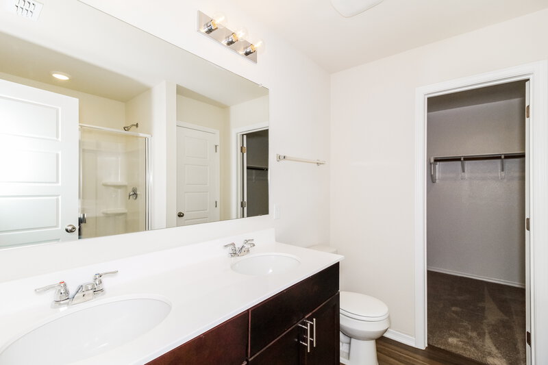 2,240/Mo, 308 Rosetta Rd Maxwell, TX 78656 Main Bathroom View