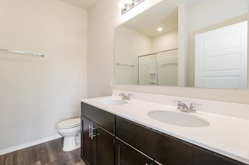 1,940/Mo, 316 Rosetta Rd Maxwell, TX 78656 Main Bathroom View