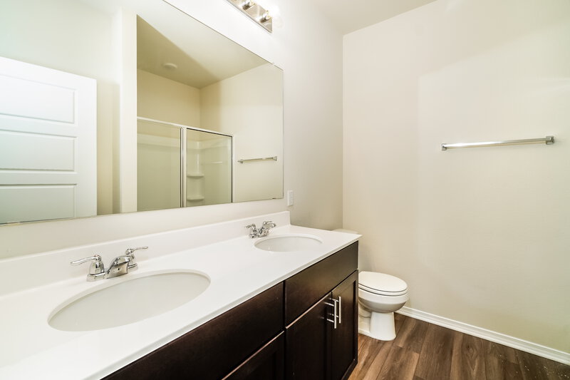 1,735/Mo, 301 Rosetta Rd Maxwell, TX 78656 Main Bathroom View