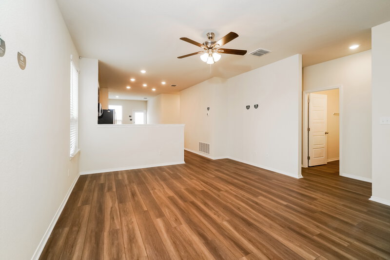 1,735/Mo, 148 Cobb Branch Dr Maxwell, TX 78656 Living Room View 3
