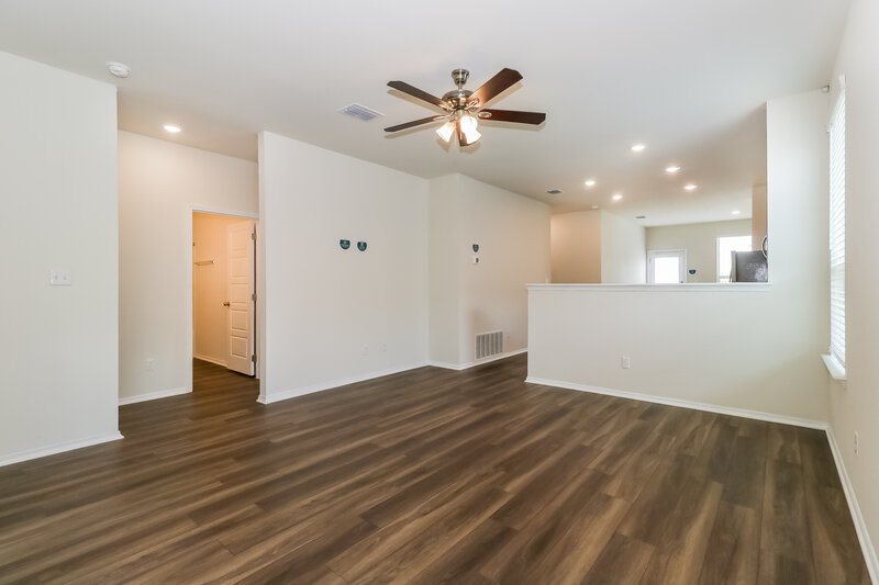 1,645/Mo, 132 Ellwood Rd Maxwell, TX 78656 Living Room View