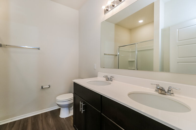 1,645/Mo, 132 Ellwood Rd Maxwell, TX 78656 Main Bathroom View