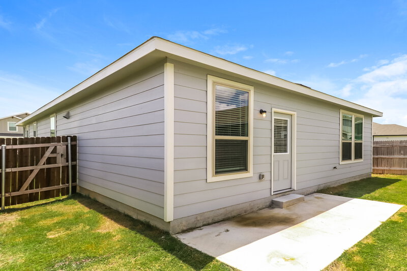 1,645/Mo, 132 Ellwood Rd Maxwell, TX 78656 Rear View