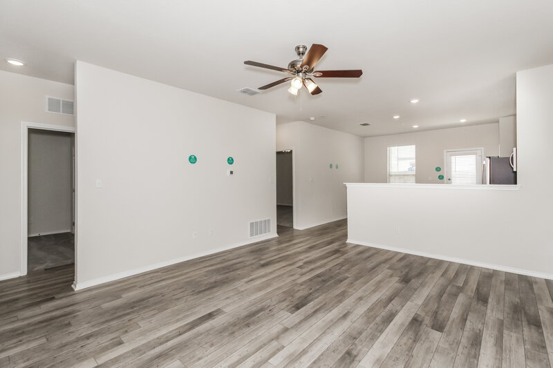 1,755/Mo, 124 Ellwood Rd Maxwell, TX 78656 Living Room View 2