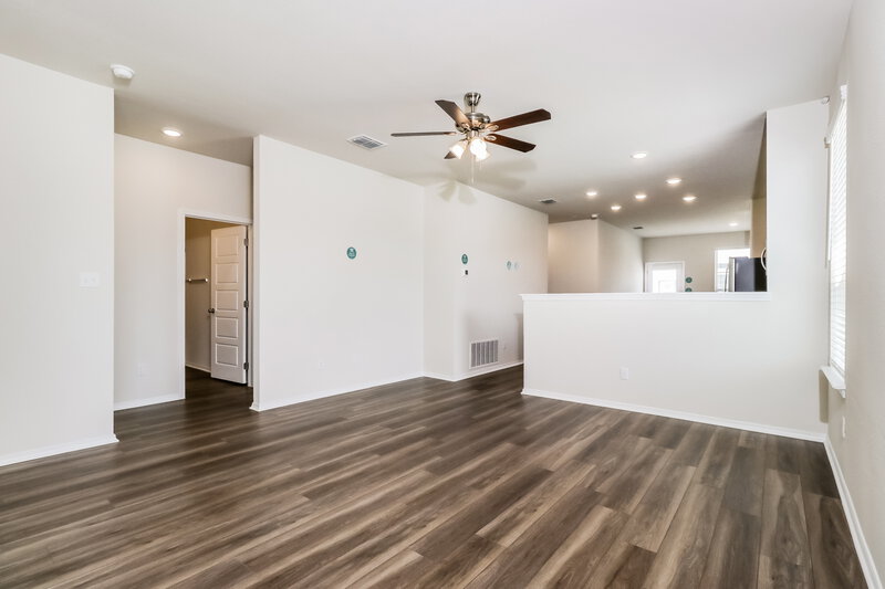 2,180/Mo, 108 Ellwood Rd Maxwell, TX 78656 Living Room View