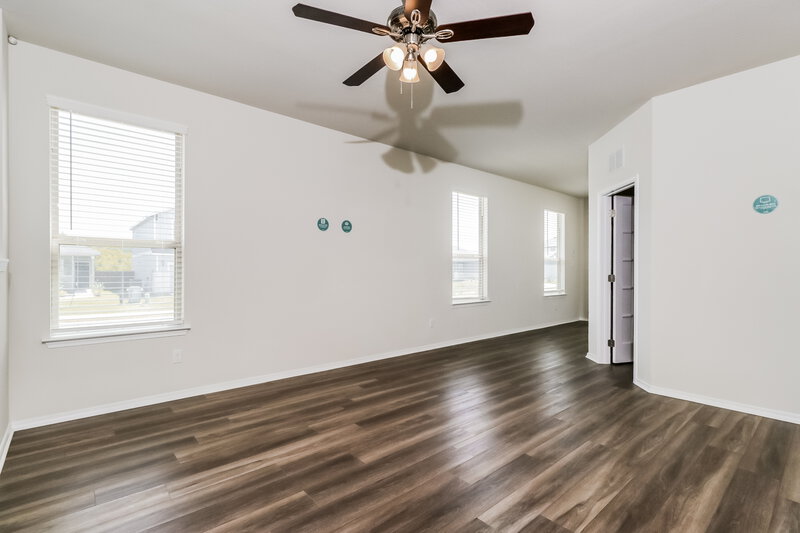 2,180/Mo, 108 Ellwood Rd Maxwell, TX 78656 Living Room View 2