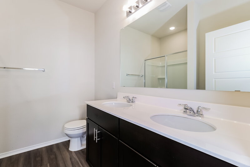 2,180/Mo, 108 Ellwood Rd Maxwell, TX 78656 Main Bathroom View