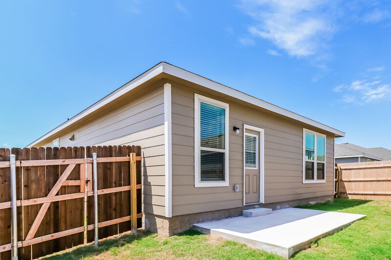 2,180/Mo, 108 Ellwood Rd Maxwell, TX 78656 Rear View