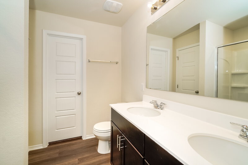 1,760/Mo, 109 Cobb Branch Dr Maxwell, TX 78656 Main Bathroom View