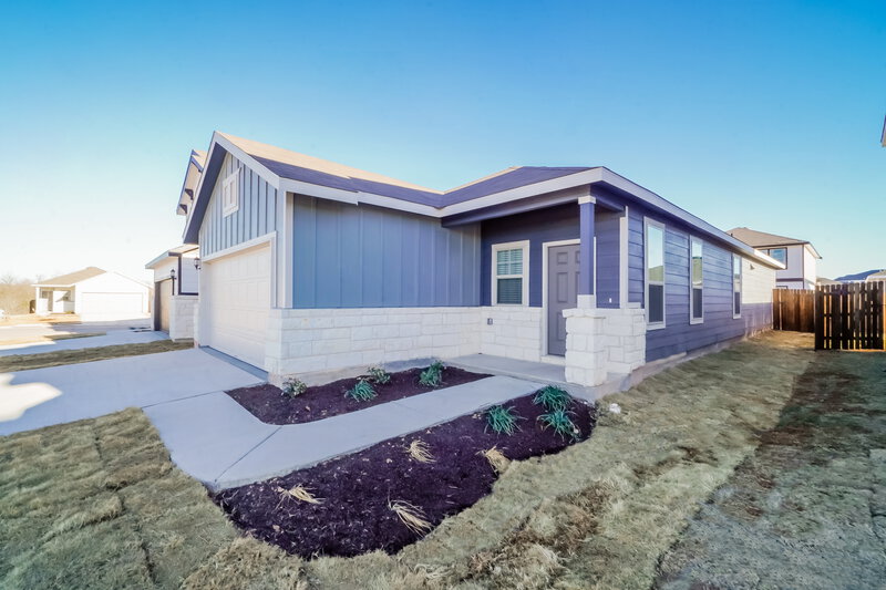 1,805/Mo, 117 Cobb Branch Dr Maxwell, TX 78656 Front View