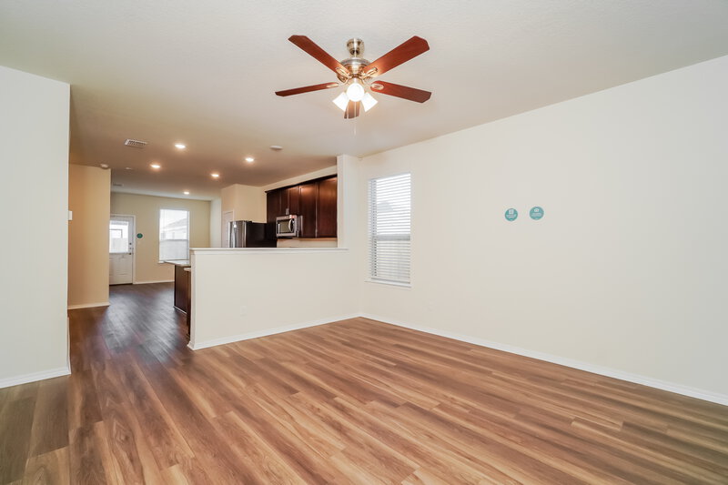 1,805/Mo, 117 Cobb Branch Dr Maxwell, TX 78656 Living Room View