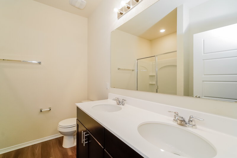 1,805/Mo, 117 Cobb Branch Dr Maxwell, TX 78656 Main Bathroom View