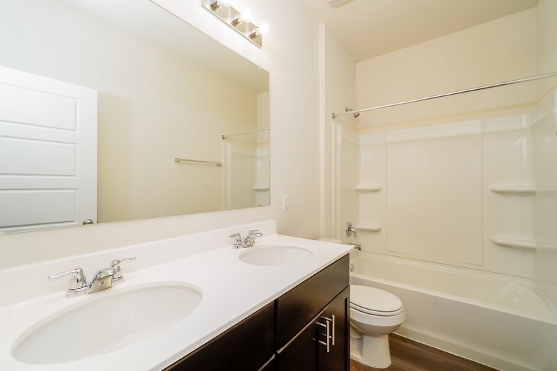 1,805/Mo, 117 Cobb Branch Dr Maxwell, TX 78656 Bathroom View