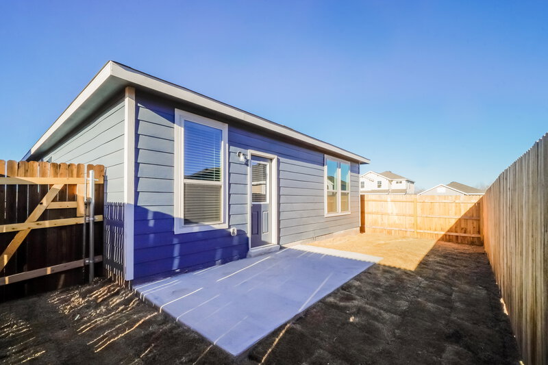 1,805/Mo, 117 Cobb Branch Dr Maxwell, TX 78656 Rear View 2