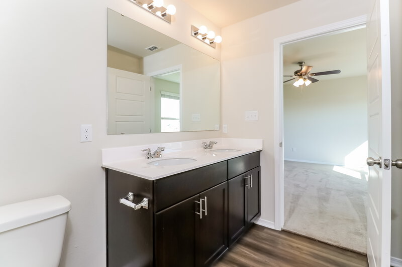 1,940/Mo, 125 Cobb Branch Dr Maxwell, TX 78656 Main Bathroom View