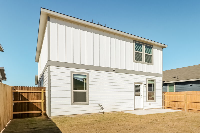 1,940/Mo, 125 Cobb Branch Dr Maxwell, TX 78656 Rear View