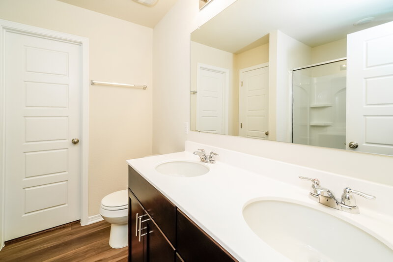 1,840/Mo, 131 Cobb Branch Dr Maxwell, TX 78656 Main Bathroom View