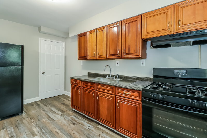 0/Mo, 803 Reverdy Rd Baltimore, MD 21212 Kitchen View 2