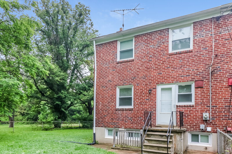 0/Mo, 803 Reverdy Rd Baltimore, MD 21212 Rear View