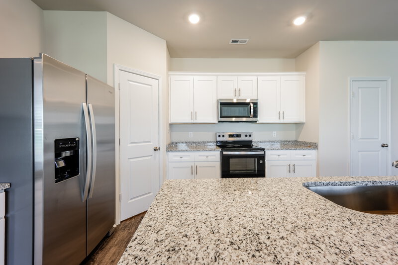2,050/Mo, 4578 Morgan Dr Pinson, AL 35126 Kitchen View 2