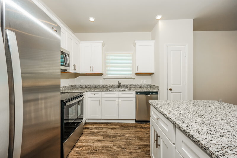 1,595/Mo, 4552 Morgan Dr Pinson, AL 35126 Kitchen View 2