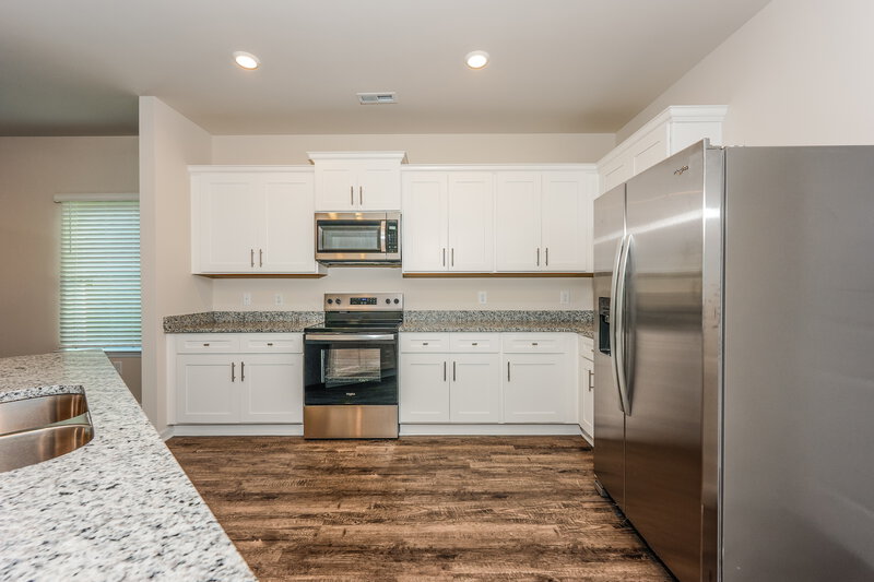1,690/Mo, 4548 Morgan Dr Pinson, AL 35126 Kitchen View 2