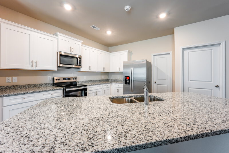 1,705/Mo, 4524 Morgan Dr Pinson, AL 35126 Kitchen View