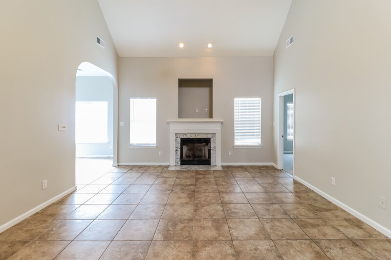 1,700/Mo, 708 Waterford Ln Calera, AL 35040 Living Room View 2