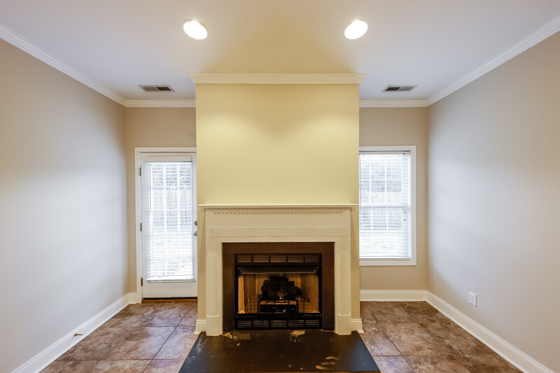 1,540/Mo, 4326 Canterbury St Mount Olive, AL 35117 Living Room View 2
