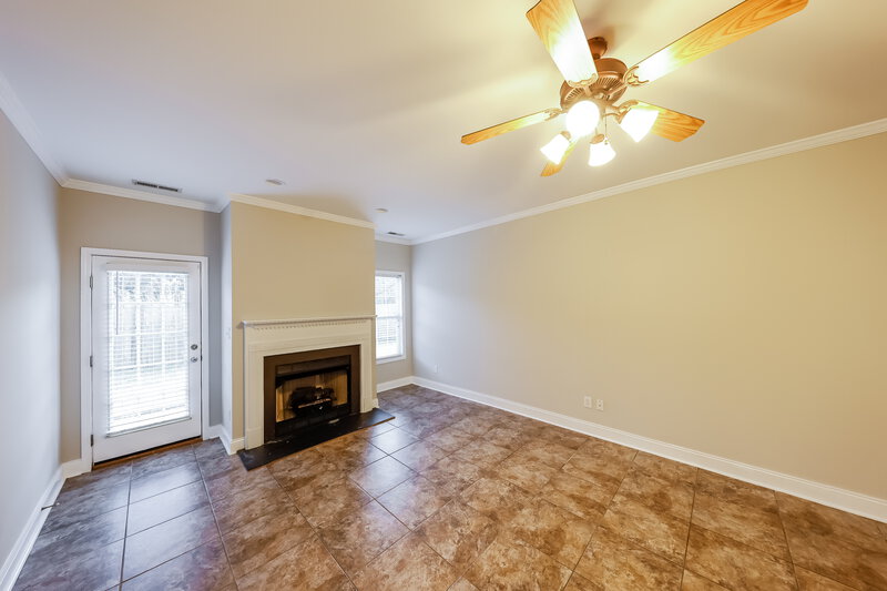 1,540/Mo, 4326 Canterbury St Mount Olive, AL 35117 Living Room View 4