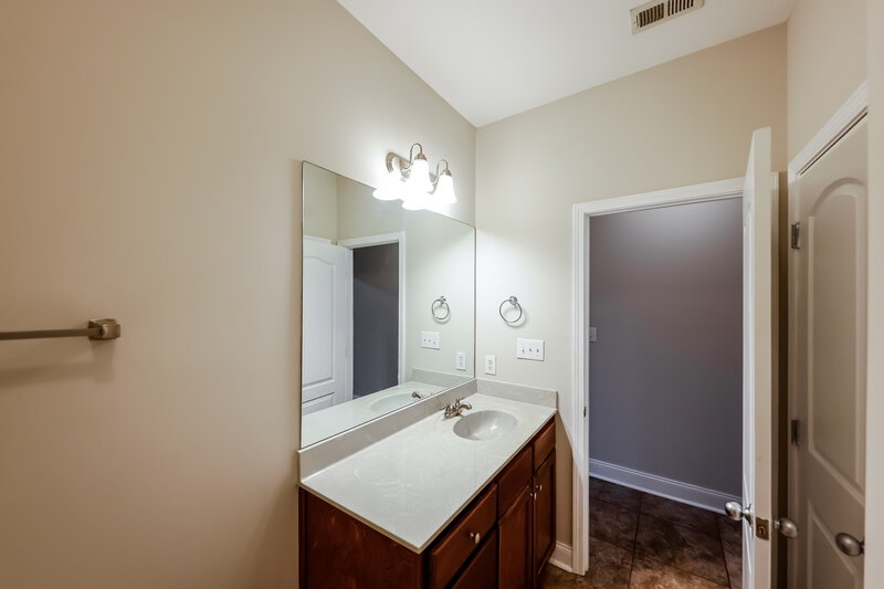 1,540/Mo, 4326 Canterbury St Mount Olive, AL 35117 Bathroom View 3