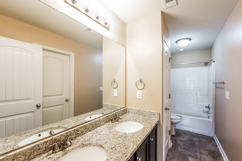 1,855/Mo, 275 Morning Mist Ln Odenville, AL 35120 Main Bathroom View