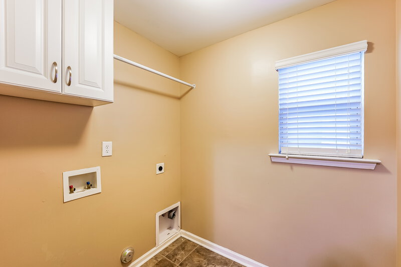 1,855/Mo, 275 Morning Mist Ln Odenville, AL 35120 Laundry Room View