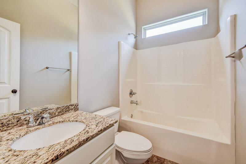 2,575/Mo, 137 Love Ln Sterrett, AL 35147 Bathroom View