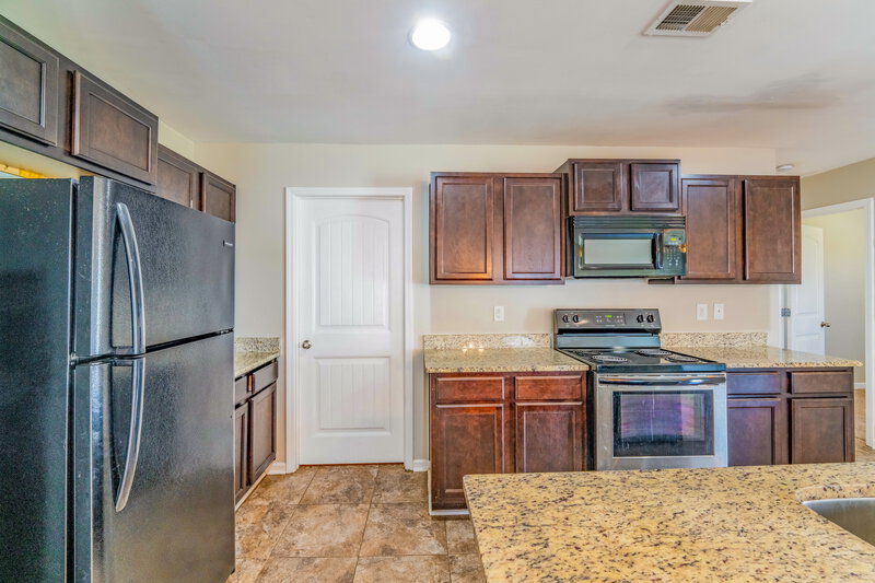 1,810/Mo, 9340 Hoffman Pl Warrior, AL 35180 Kitchen View 2