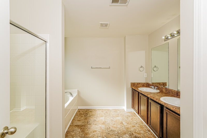 1,810/Mo, 9340 Hoffman Pl Warrior, AL 35180 Main Bathroom View