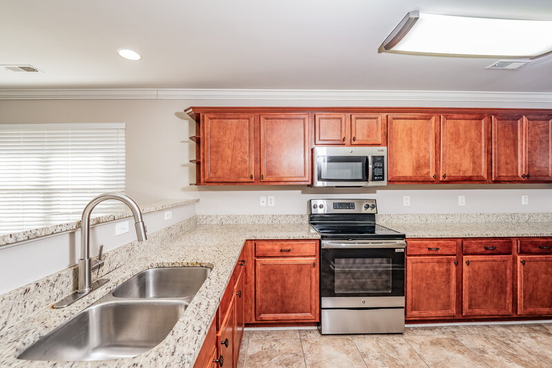1,565/Mo, 4208 Fieldstone Way Birmingham, AL 35215 Kitchen View