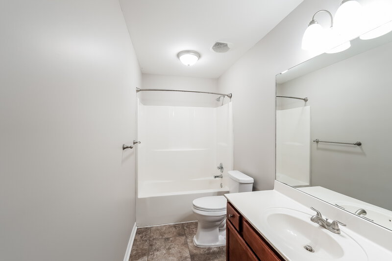 1,565/Mo, 4208 Fieldstone Way Birmingham, AL 35215 Bathroom View