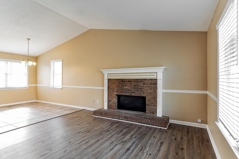 1,595/Mo, 5811 Willow Crest Dr Pinson, AL 35126 Living Room View 2