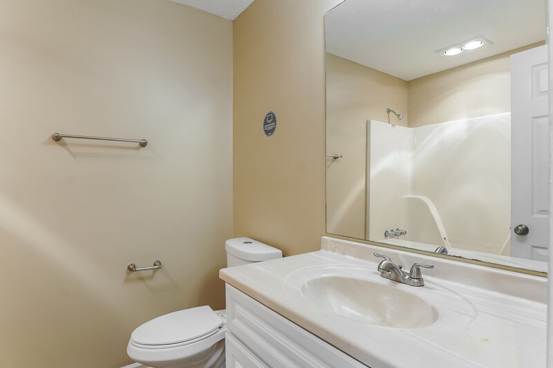 1,595/Mo, 5811 Willow Crest Dr Pinson, AL 35126 Bathroom View
