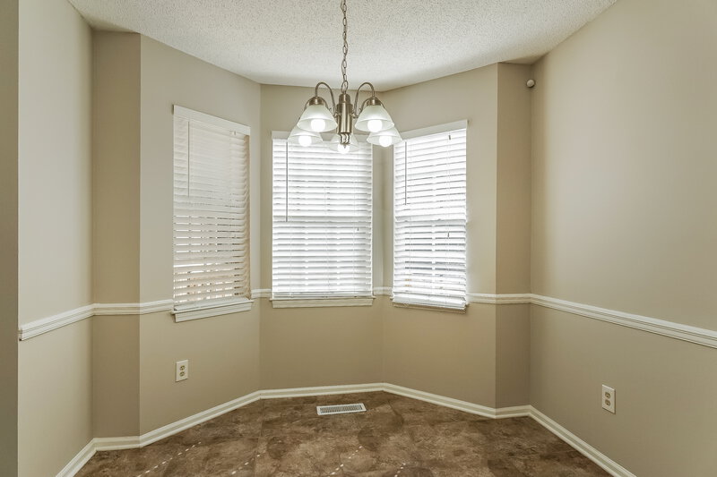 1,465/Mo, 1805 Forest Dr Birmingham, AL 35235 Breakfast Nook View