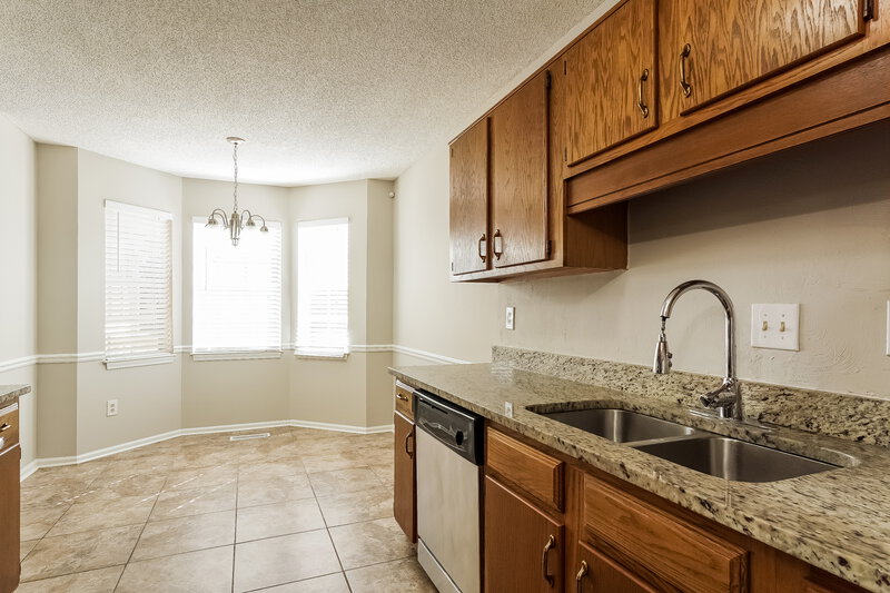 1,465/Mo, 1805 Forest Dr Birmingham, AL 35235 Kitchen View 2