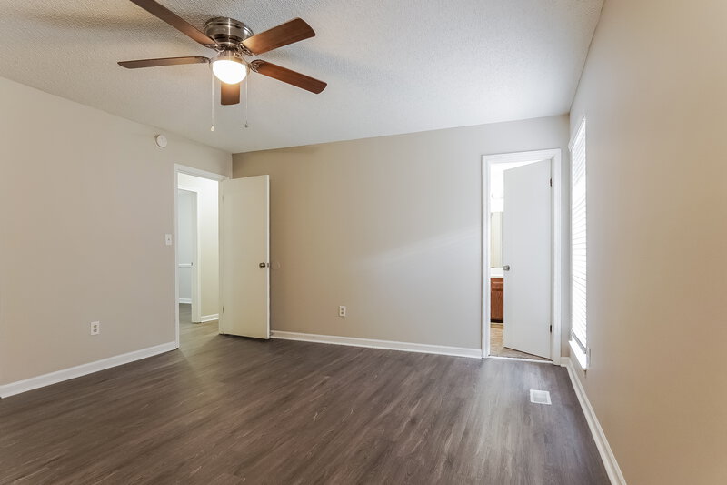 1,465/Mo, 1805 Forest Dr Birmingham, AL 35235 Main Bedroom View