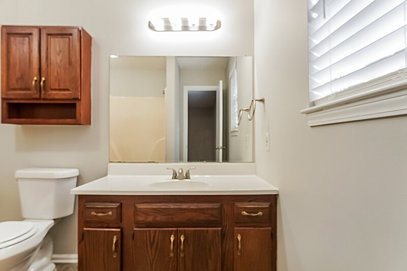1,465/Mo, 1805 Forest Dr Birmingham, AL 35235 Main Bathroom View