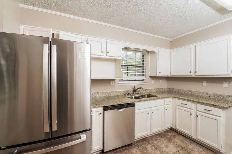 1,570/Mo, 1100 Westchester Pkwy Birmingham, AL 35214 Kitchen View