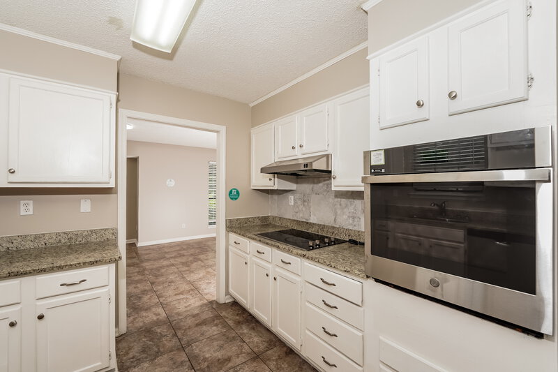 1,570/Mo, 1100 Westchester Pkwy Birmingham, AL 35214 Kitchen View 2