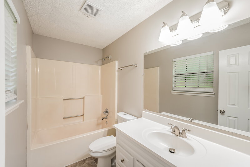 1,570/Mo, 1100 Westchester Pkwy Birmingham, AL 35214 Main Bathroom View