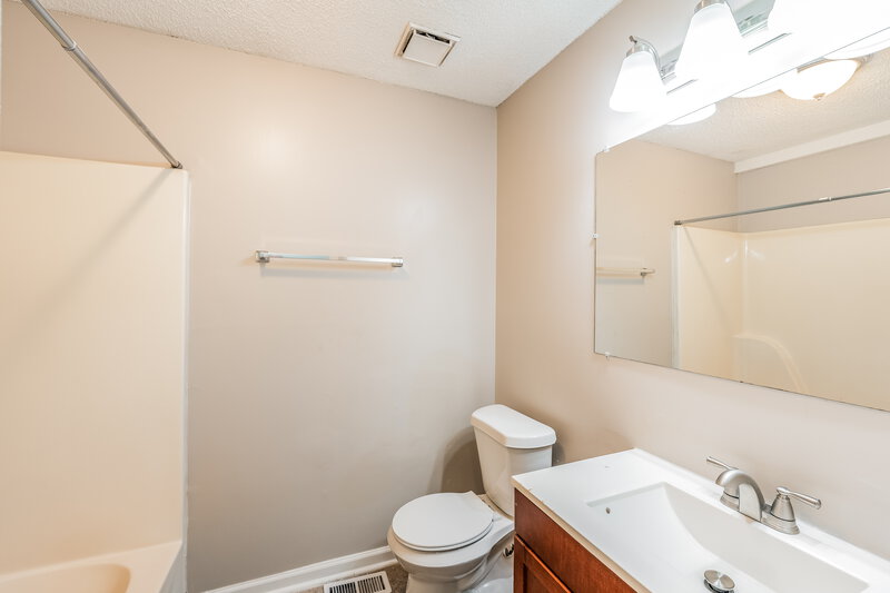 1,570/Mo, 1100 Westchester Pkwy Birmingham, AL 35214 Bathroom View