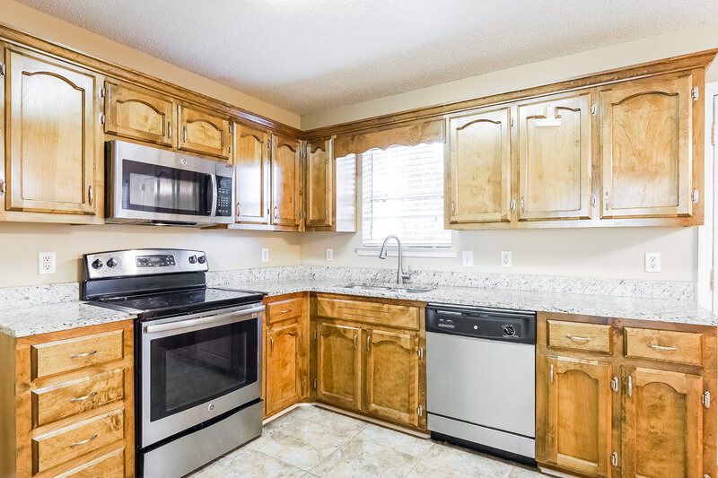 1,675/Mo, 1812 Molly Ln Birmingham, AL 35235 Kitchen View 2