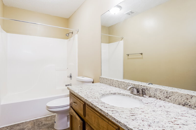 1,675/Mo, 1812 Molly Ln Birmingham, AL 35235 Bathroom View